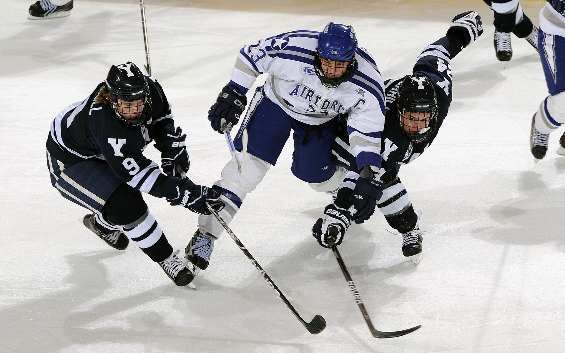星空体育官方平台-深圳篮球公开赛吸引全国各地球队参赛，竞争激烈，深圳篮球比赛